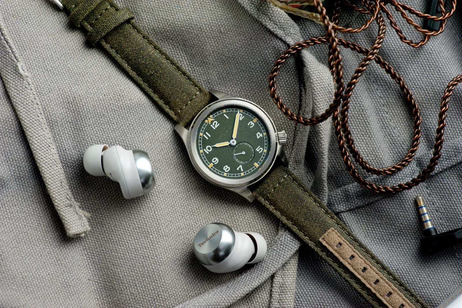 Vario Vario 1945 D12 Army Green Field Watch image 2 of 5
