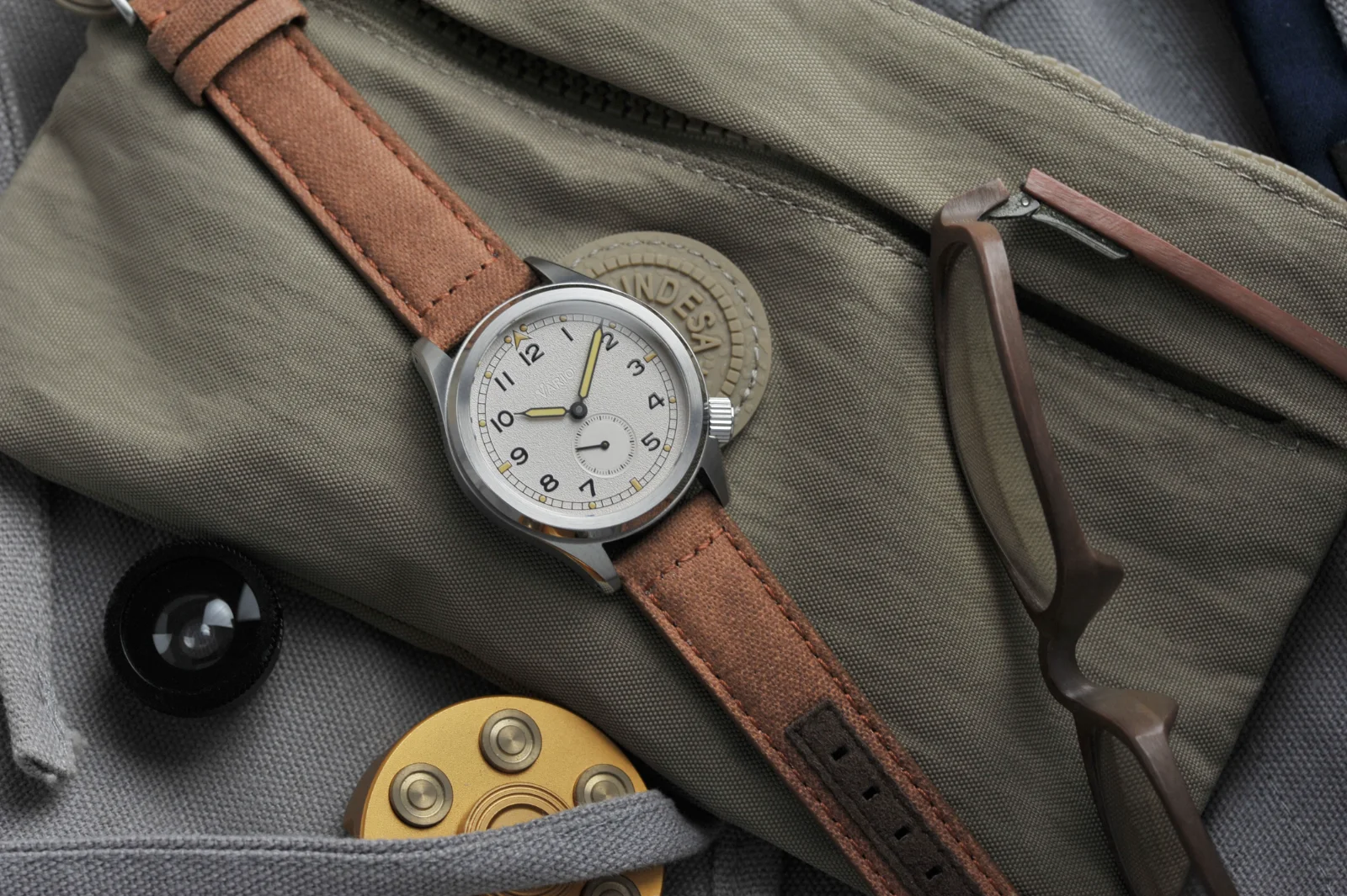 Vario Vario 1945 D12 Sand Beige Field Watch image 2 of 5
