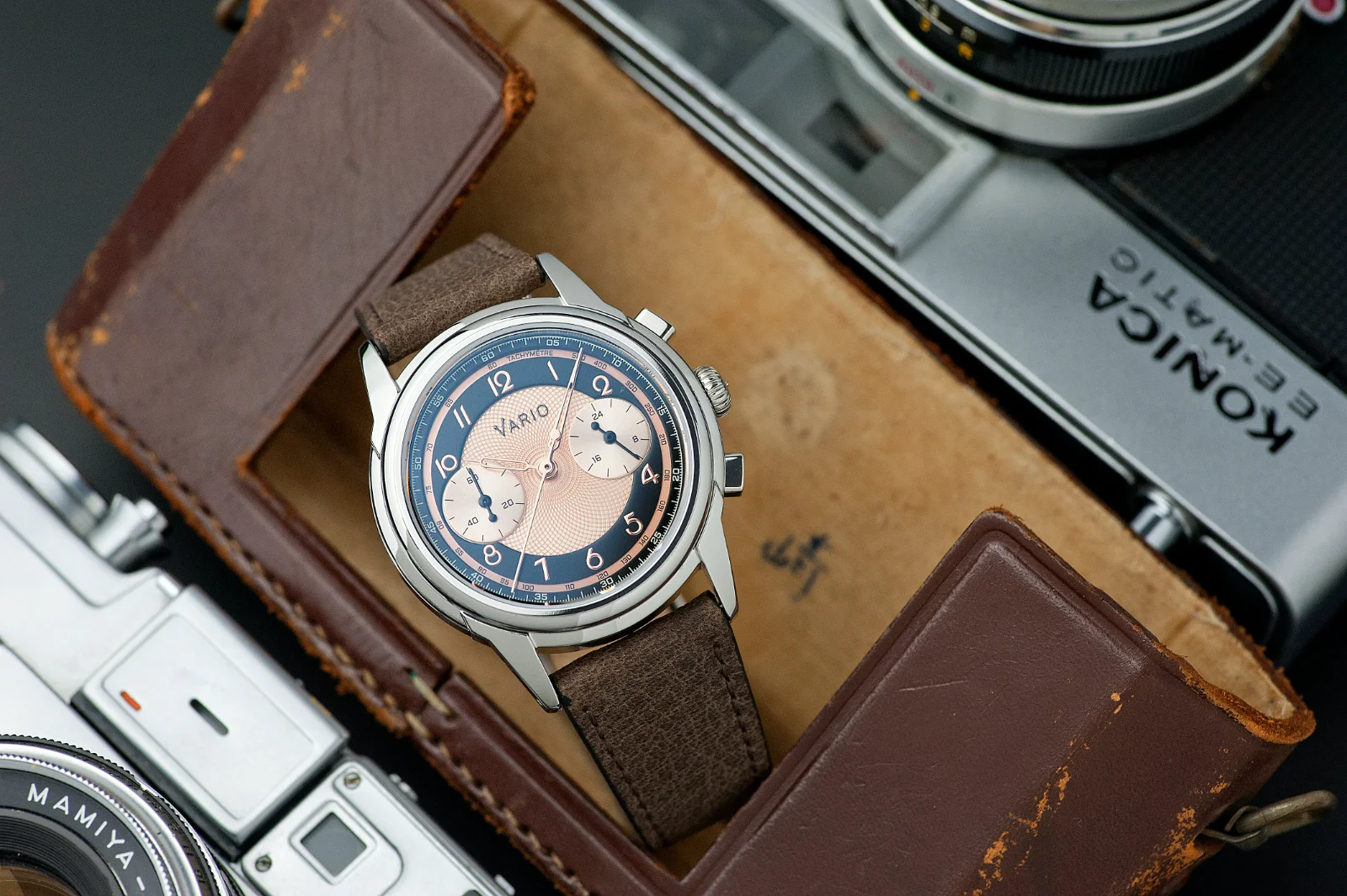 Vario Vario Empire Salmon Tuxedo Tachymètre MecaQuartz Chronograph Watch image 2 of 5