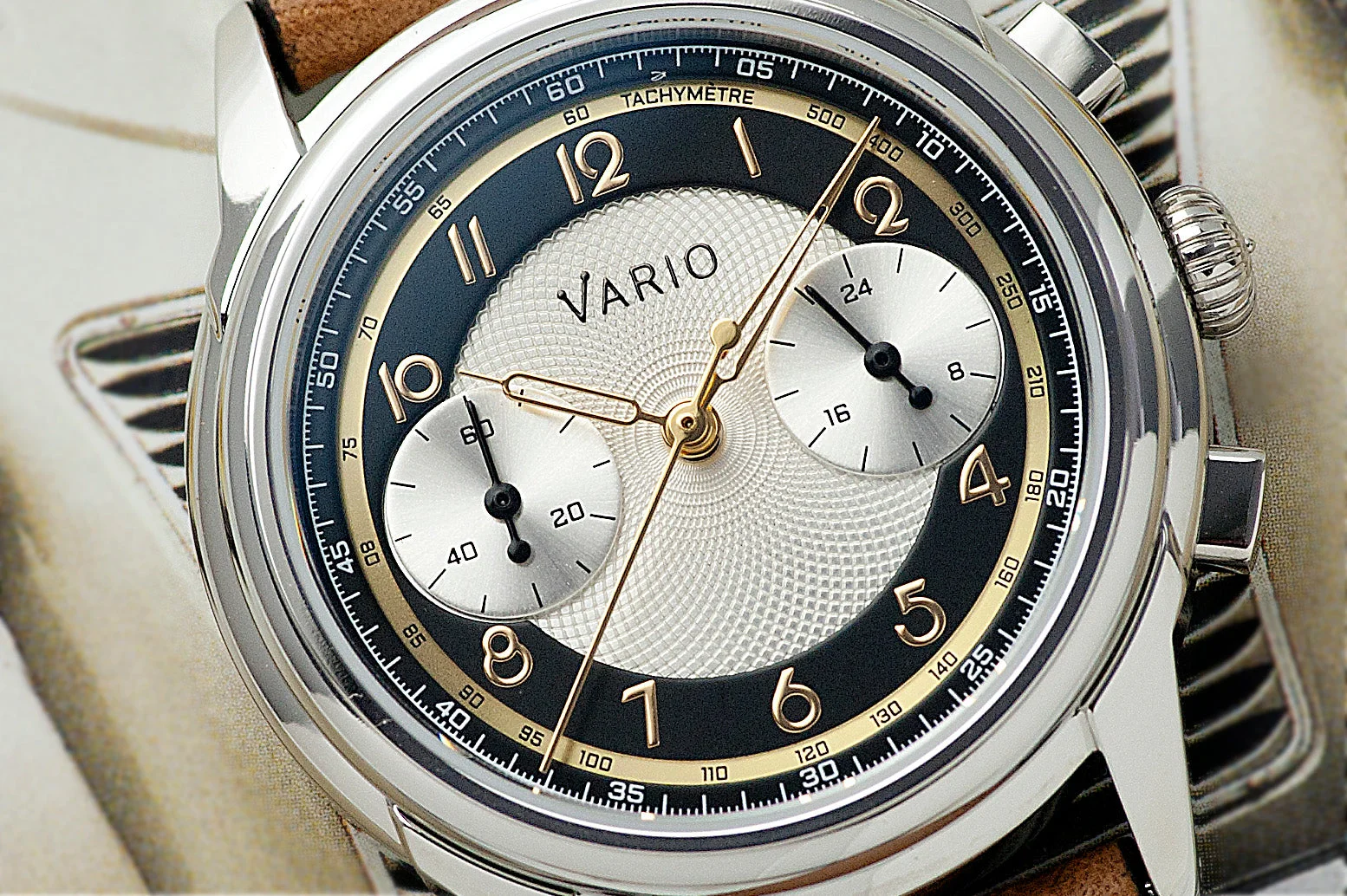 Vario Vario Empire White Tuxedo Gold Tachymètre MecaQuartz Chronograph Watch image 2 of 4
