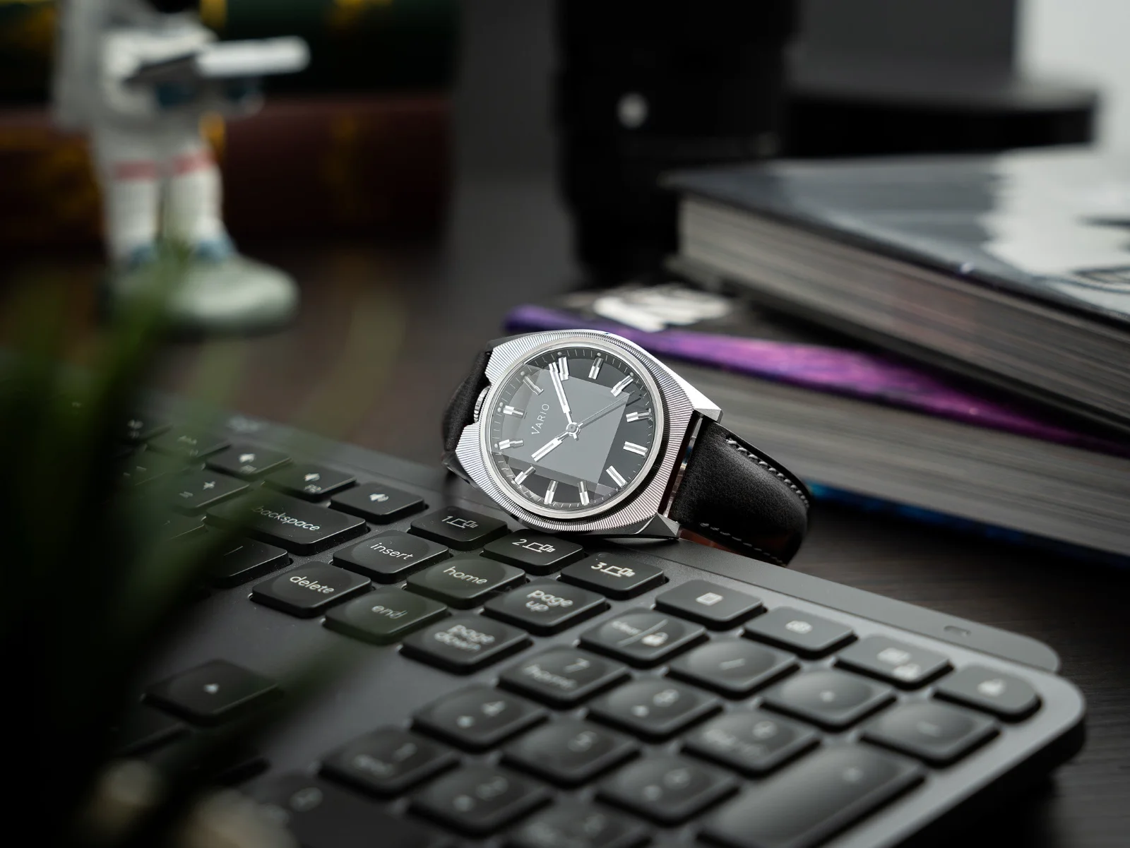 Vario Vario Futurist Watch Sunburst Black Watch image 2 of 5