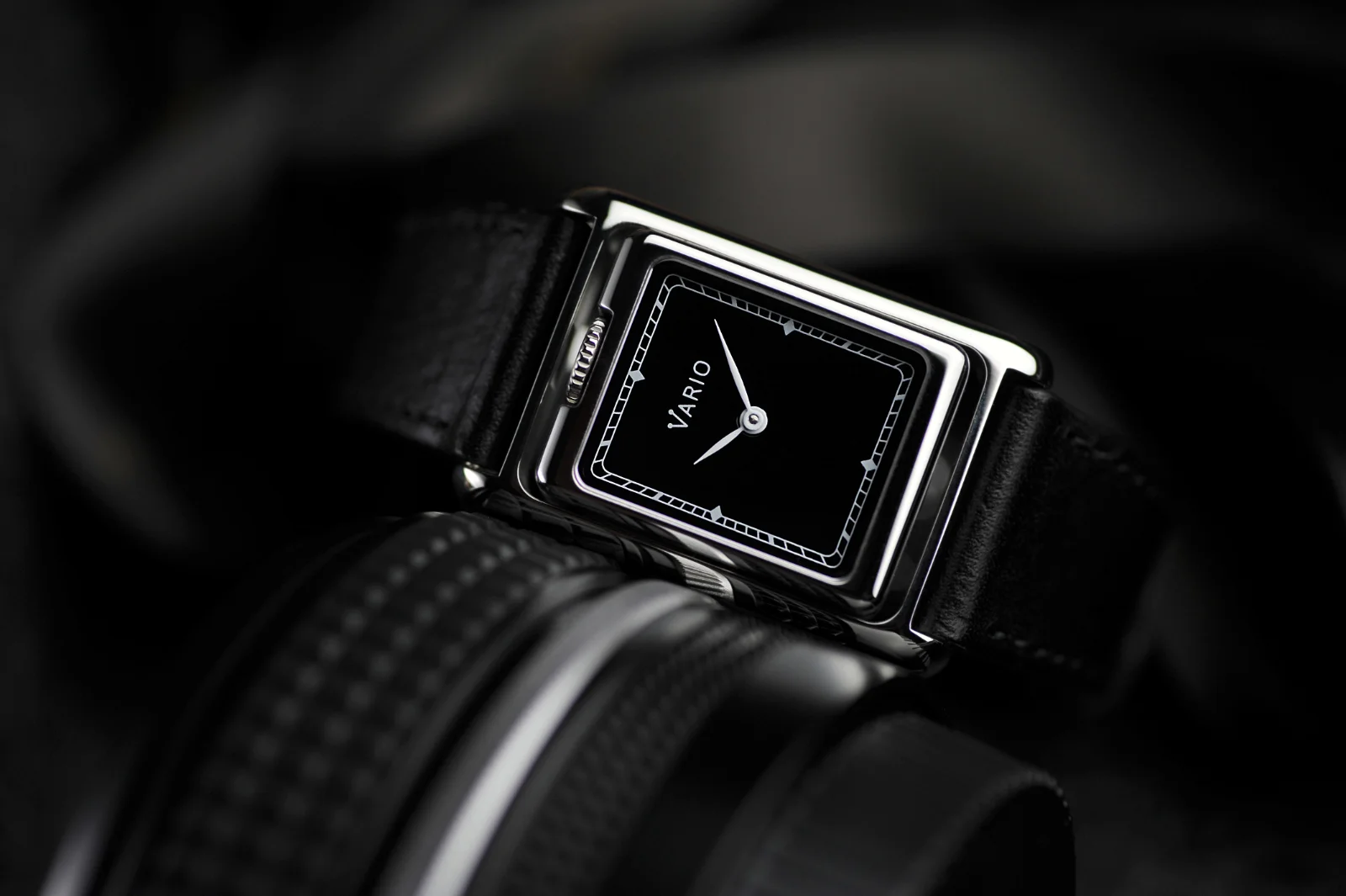 Vario Vario VERSA Reversible Dual Time Silver-Black Enamel Quartz Watch image 2 of 5